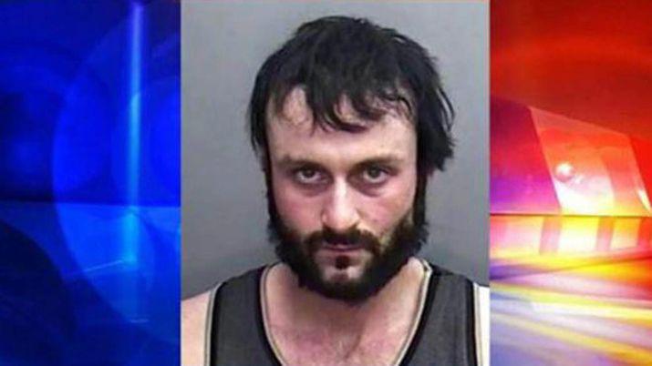 Lo detuvieron por eyacular en el café de su jefa los ltimos cuatro años