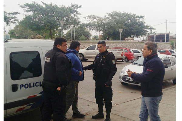 Un diacutea de caos y mucha bronca de los hinchas en el barrio Oeste