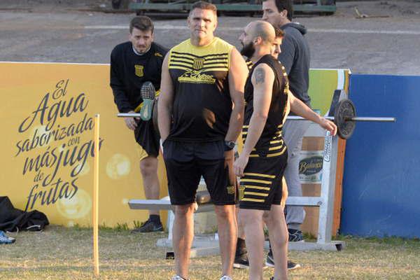 La delegacioacuten viajoacute anoche y Sialle repetiraacute los once