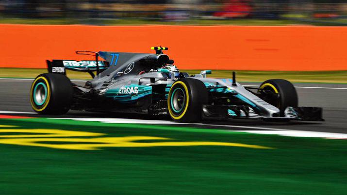 Mercedes domina en los Libres 1 de Silverstone