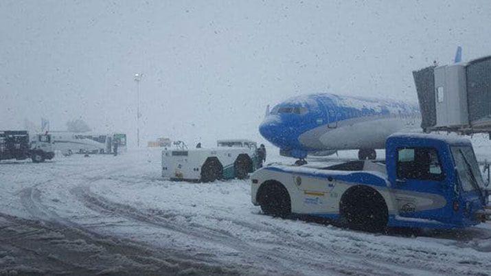 En el sur del país cerraron tres aeropuertos por nevadas