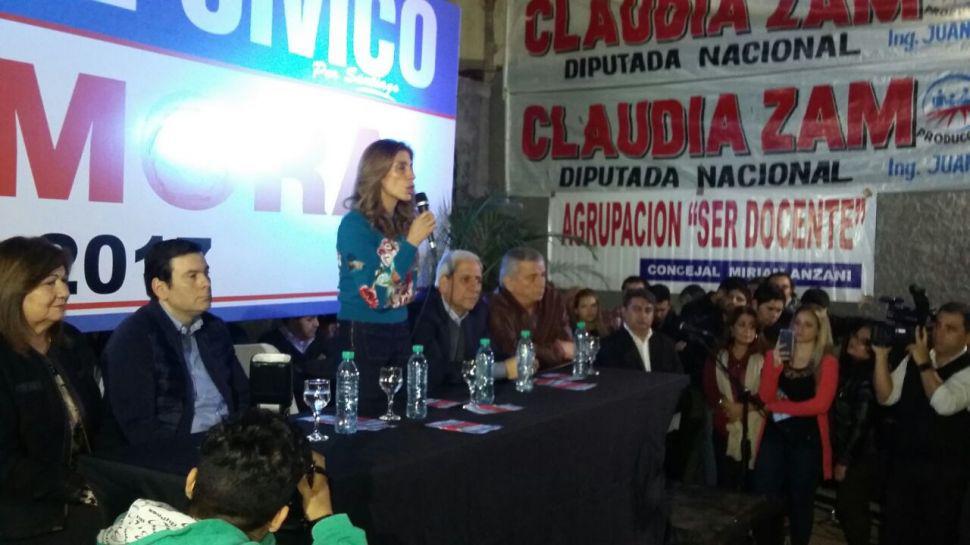 Con un acto masivo el Frente Ciacutevico lanzoacute su campantildea