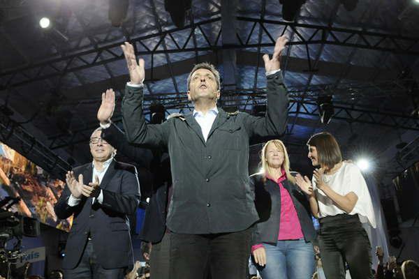 Massa con los tapones de punta contra Macri y Cristina 