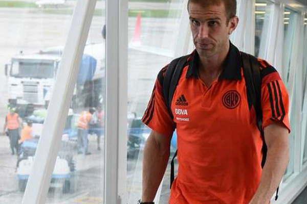 Ivaacuten Alonso rescindioacute  el contrato con River