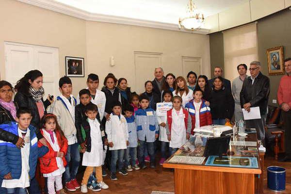 El intendente recibioacute a una delegacioacuten de alumnos del departamento Figueroa
