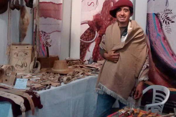 Santiago participa con artesaniacuteas tradicionales en la Fiesta del Poncho