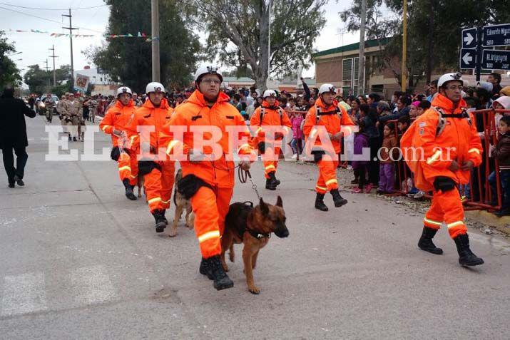 Las fuerzas de seguridad desfilaron en el acto