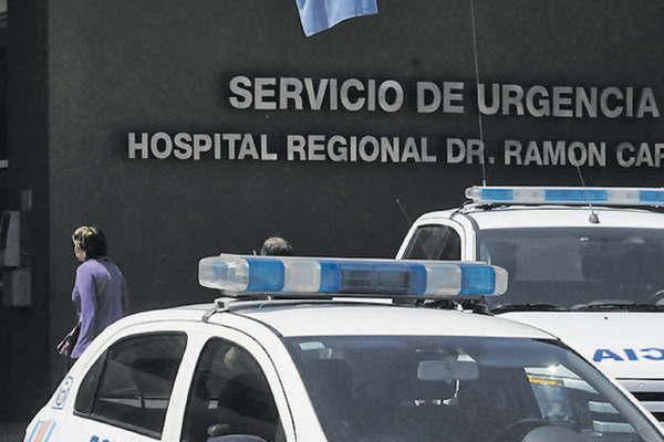 Policiacutea resultoacute herido al chocar contra un automoacutevil