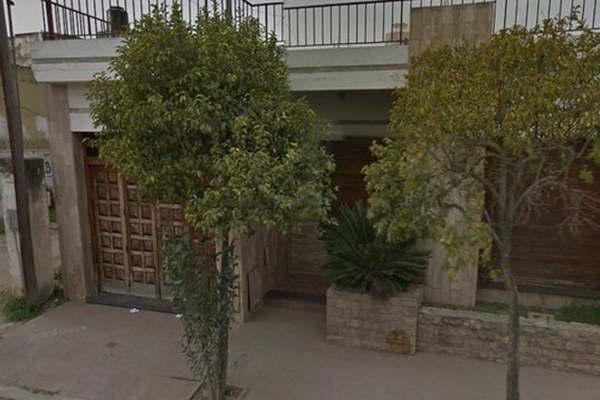 Matoacute a su mujer a su hija con siacutendrome de Down y se suicidoacute