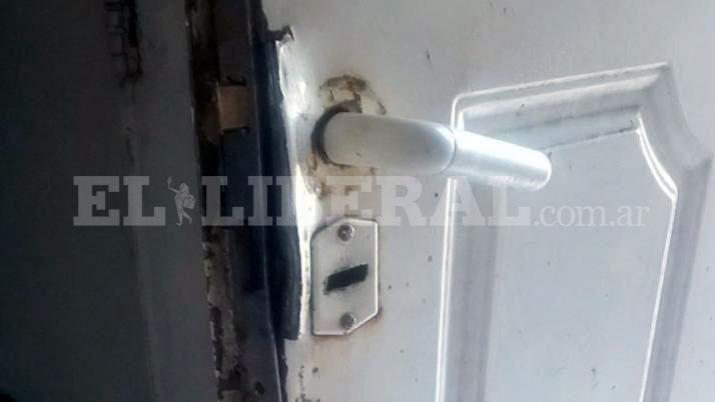 Violentaron una vivienda pero insoacutelitamente dejaron 300 mil bajo la cama