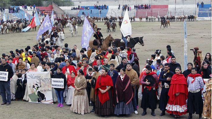 El Intendente Infante dio inicio al Festival de Jineteada y Folclore 2017