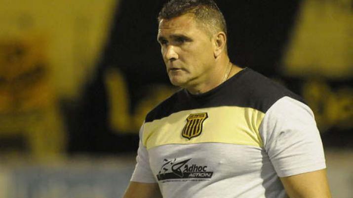 Cacho Sialle el teacutecnico con maacutes ascensos al Nacional B