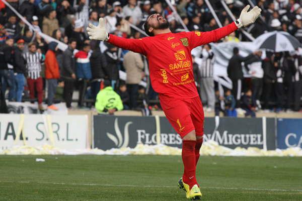 FIGURA Alejandro Medina tuvo un papel preponderante en el ascenso de Mitre que hoy disfruta de toda la alegría por cumplir con el principal objetivo Fotografía de Germn Lledo  Diario 32 de Mendoza 