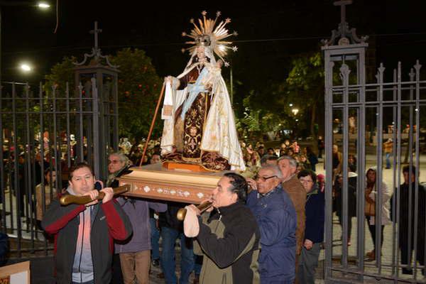 Devotos honraron a  Nuestra Sentildeora del  Carmen en la Catedral 