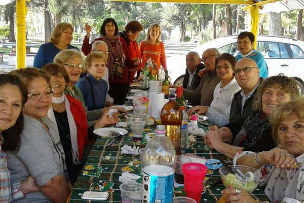 La Fraternidad Fray Juan Maciacuteas continuacutea con sus viajes y actividades recreativas
