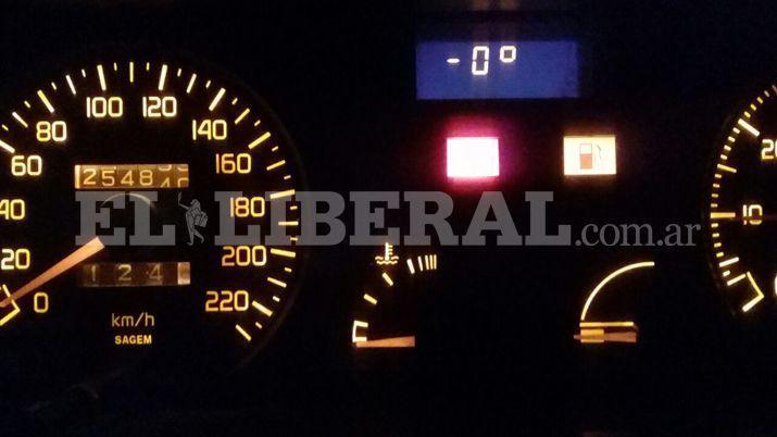 Fotos- los santiaguentildeos y sus postales del diacutea maacutes friacuteo del antildeo