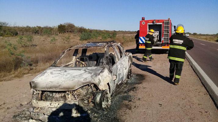 Asiacute quedoacute el vehiacuteculo de los turistas que se prendioacute fuego