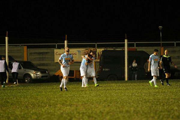 Juventud Unida complicoacute al Ferro 