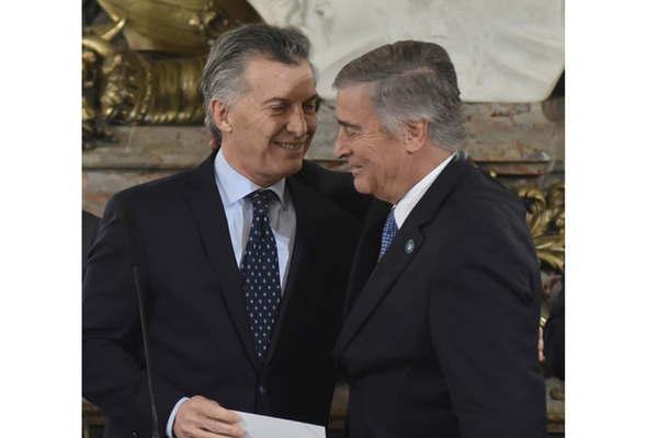 Macri les tomoacute juramento  a los nuevos ministros  de Educacioacuten y Defensa