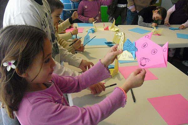 Dictan talleres gratuitos para nintildeos y adultos  en estas vacaciones