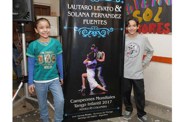 Solana y Lautaro toman clases de tango en Buenos Aires 
