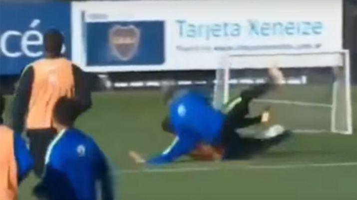 iexclParaacute un poco- Jara casi rompioacute a Benedetto en un entrenamiento