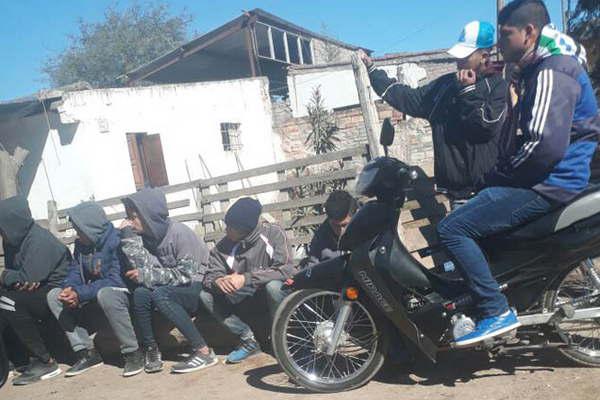 Fallecioacute el menor que recibioacute un tiro en la cabeza  y la policiacutea busca a un corredor de motociclismo 