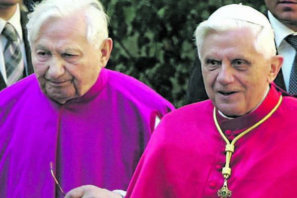 Maacutes de 500 chicos fueron abusados en un coro dirigido por el hermano de Benedicto XVI