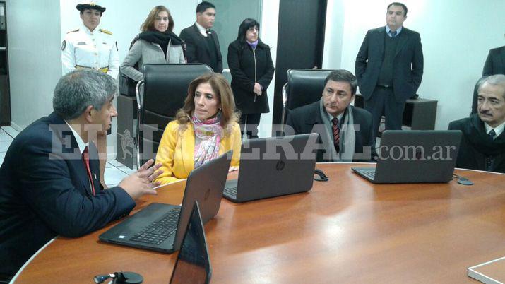 La gobernaora junto al Secretario de Seguridad