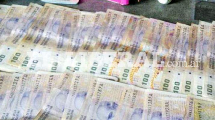 Investigan el robo de maacutes 25 mil pesos en un Colegio santiaguentildeo