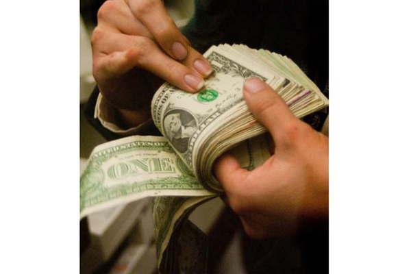 El dólar se desinfló en el cierre y terminó en  1745