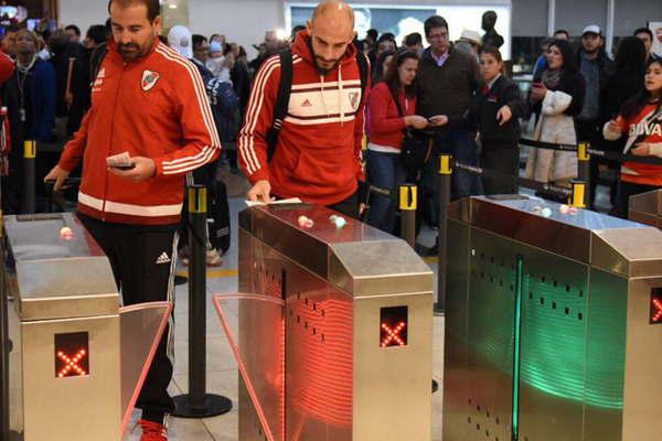 Con 27 futbolistas partioacute la delegacioacuten rumbo a Orlando