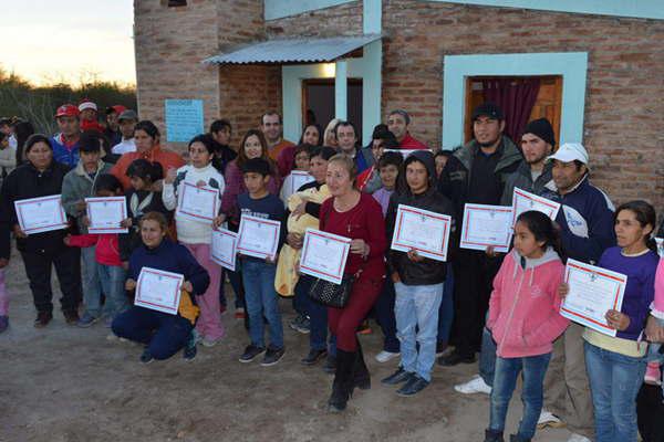 Entregaron maacutes de 50 viviendas sociales en Cantildeada Escobar y Rodeana