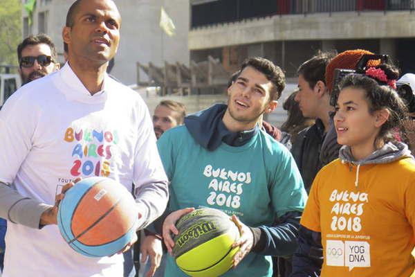 Parker recorrioacute las instalaciones de la villa de los Juegos Oliacutempicos de la Juventud