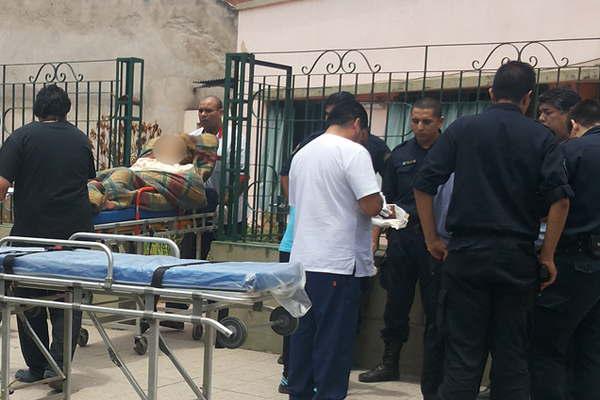 A golpes le desfiguroacute el rostro a su abuelo de 93 antildeos y huyoacute