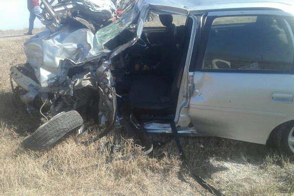 Comerciante chocoacute de frente contra un camioacuten y perdioacute la vida en el acto