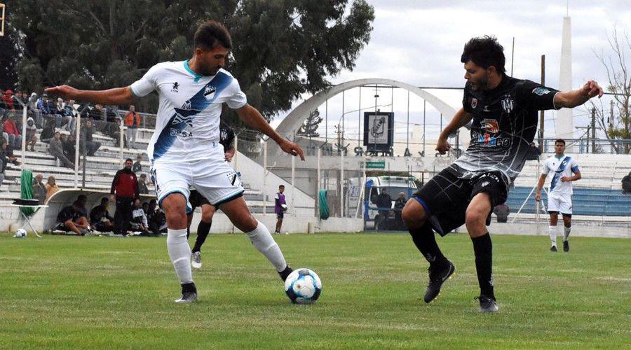 Gracias a una colecta el rival de Central Coacuterdoba vendraacute a Santiago en avioacuten