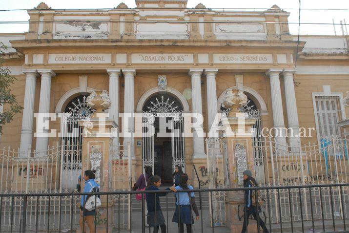 El Colegio Nacional cerró sus puertas hoy por el fallecimiento de un alumno