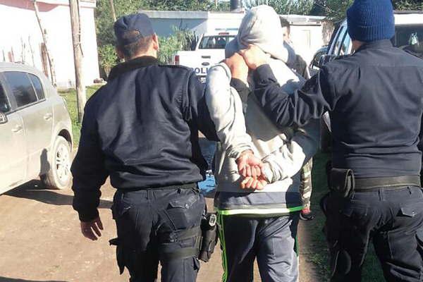 Un adolescente convulsionoacute y fallecioacute en La Banda
