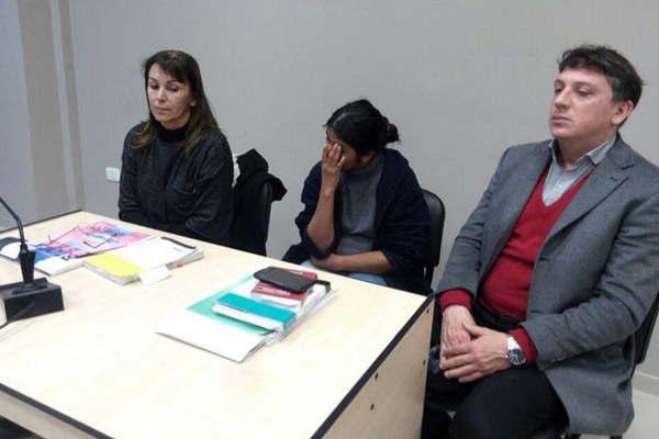 Fracturoacute los brazos a su hija de 3 antildeos y estariacutea encubriendo al hombre que abusoacute de la menor