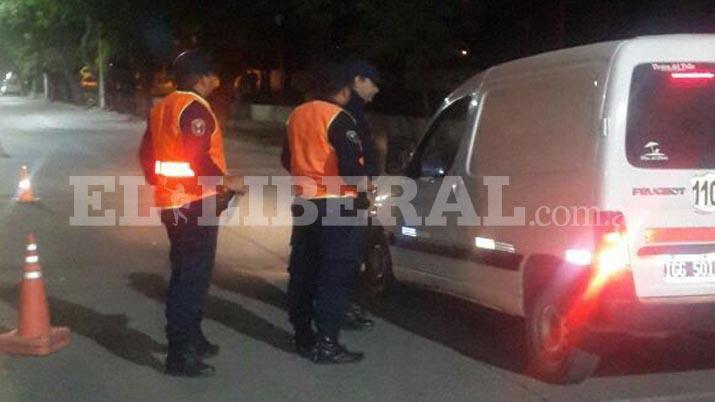 Las autoridades realizan operativos en busca del vehículo denunciado