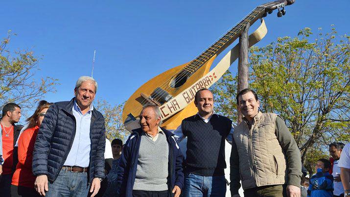 Neder y Zamora junto a Elpidio Herrera en la fiesta de la Sachaguitarra