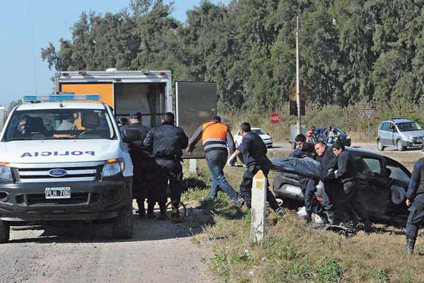 Murioacute una mujer por triple accidente en curva al ingresar en Fernaacutendez