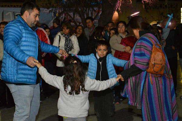 Turistas y termenses se divierten con variadas propuestas recreativas