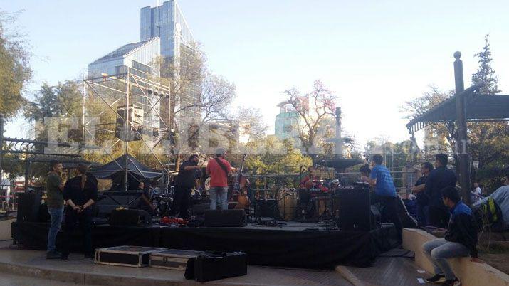 Msicos realizan prueba de sonido para la Velada de Gala Popular