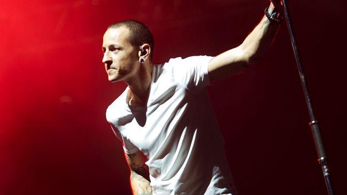 Se conocieron detalles iacutentimos del suicidio de Chester Bennington