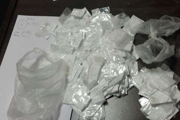 Ocultaban drogas en una delegacioacuten policial de Avellaneda para plantarla en allanamientos