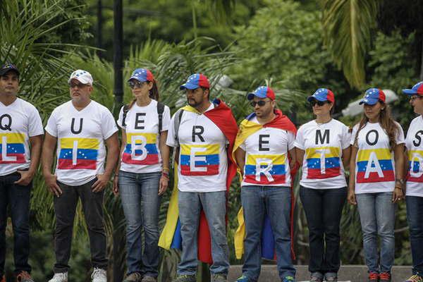 Maacutes de 350 sindicatos se suman al paro general  de la oposicioacuten contra el presidente Nicolaacutes Maduro