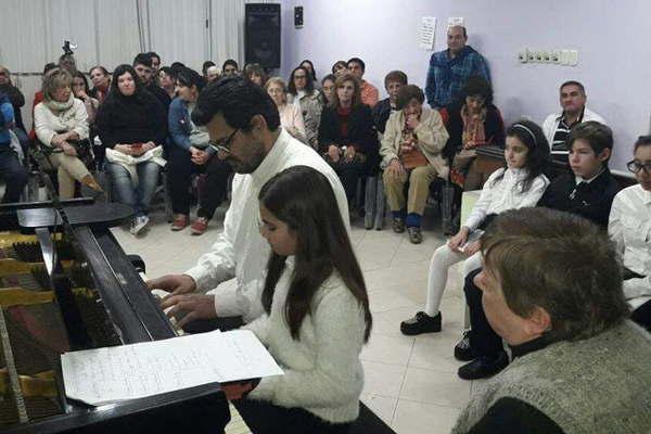 Alumnos del Instituto Privado de Arte dieron un concierto de piano