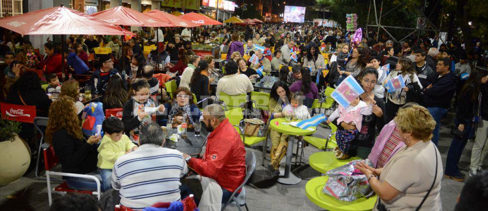 Miraacute las mejores fotos de la vigilia en la Plaza Libertad